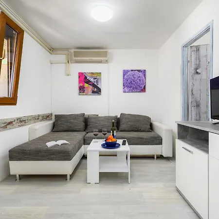2 Bedroom Lovely In *