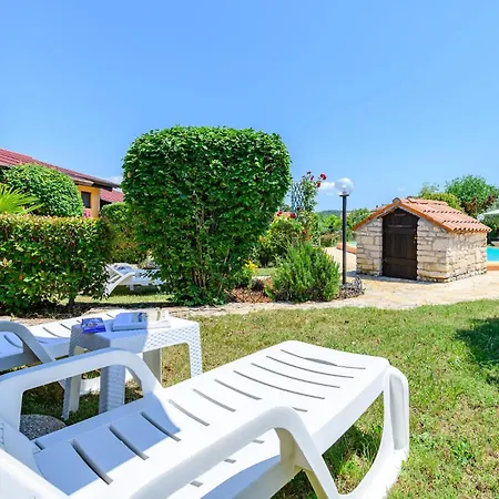 2 Bedroom Lovely In Apartment