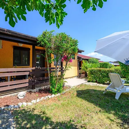 Apartment 2 Bedroom Lovely In Rovinjsko Selo