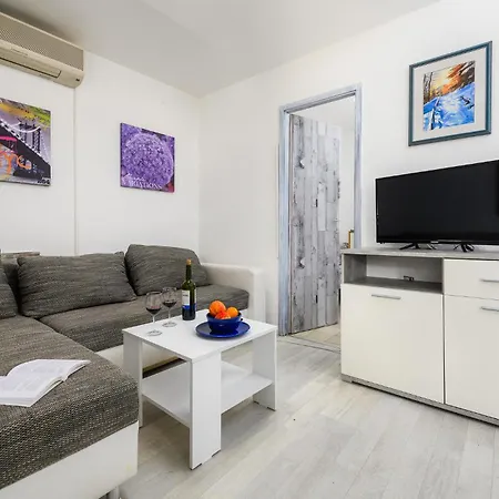 2 Bedroom Lovely In Apartment Rovinjsko Selo