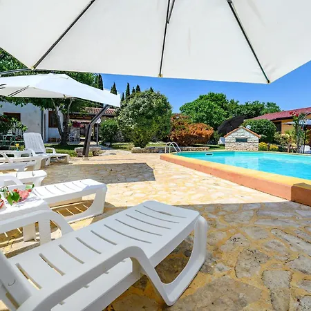 Apartment 2 Bedroom Lovely In