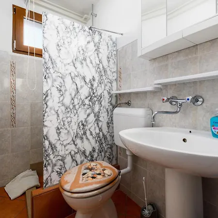 2 Bedroom Lovely In Apartment Rovinjsko Selo