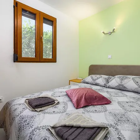 Apartment 2 Bedroom Lovely In