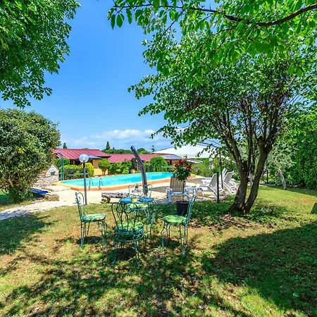 2 Bedroom Lovely In Apartment Rovinjsko Selo