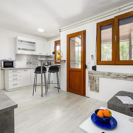 2 Bedroom Lovely In *