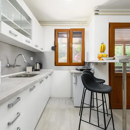 2 Bedroom Lovely In Rovinjsko Selo