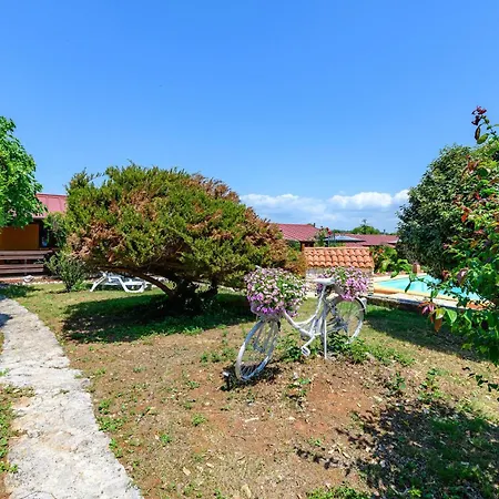 2 Bedroom Lovely In Apartment *